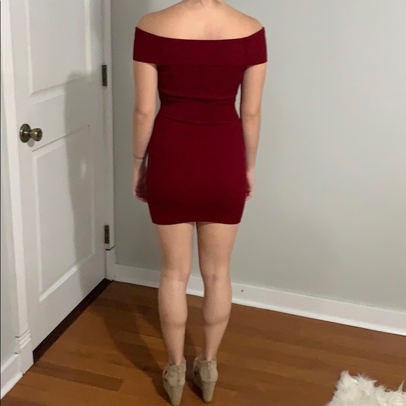 Stunning red dress - Picture 3 of 4